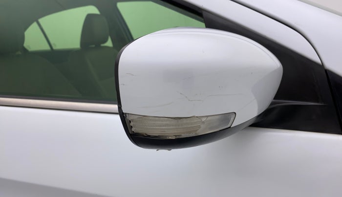 2016 Maruti Ciaz ZDI+ SHVS, Diesel, Manual, 1,17,924 km, Right rear-view mirror - Indicator light has minor damage