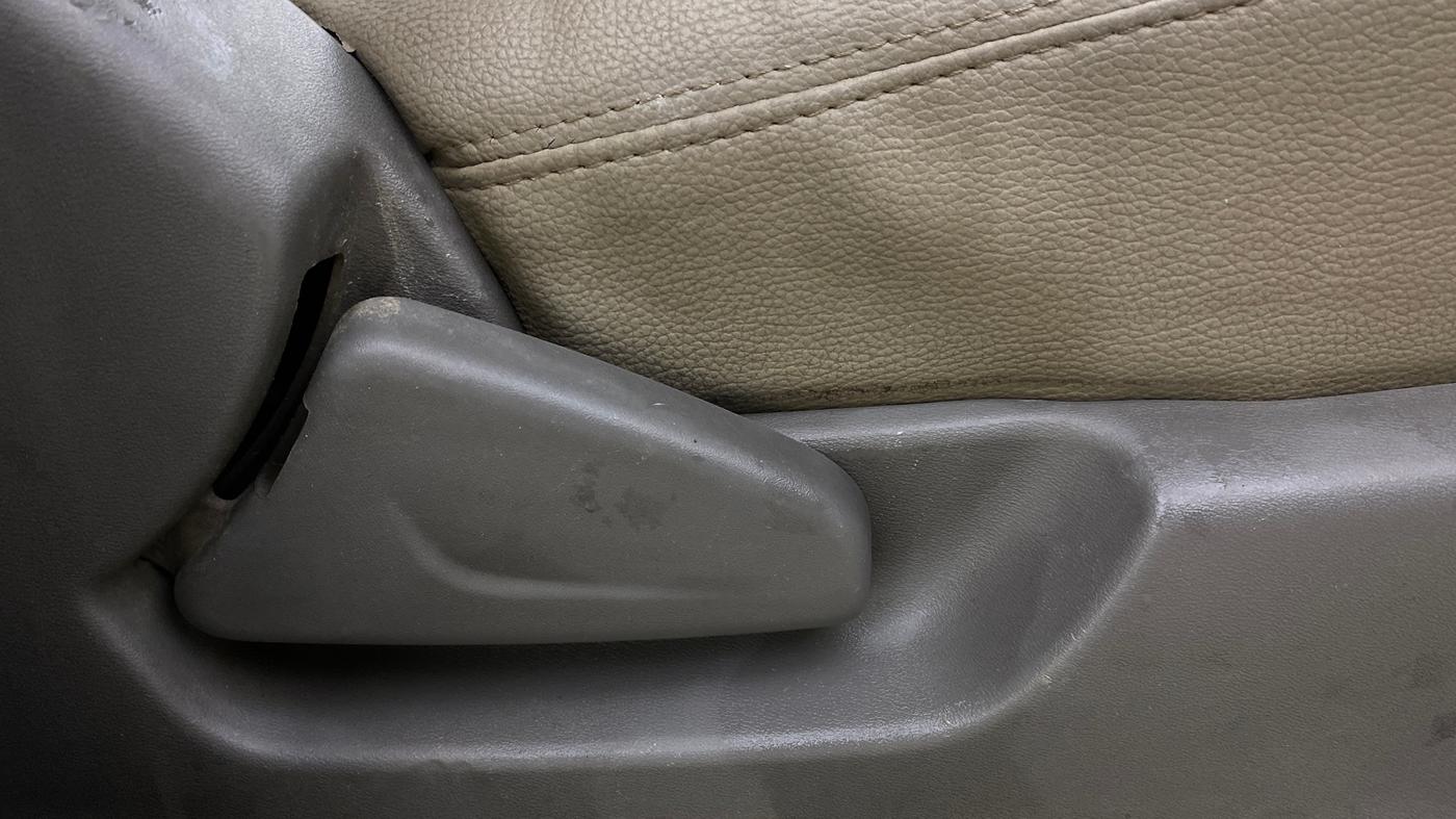 2017 Datsun Redi Go T (O), Petrol, Manual, 1,16,071 km, Driver Side Adjustment Panel