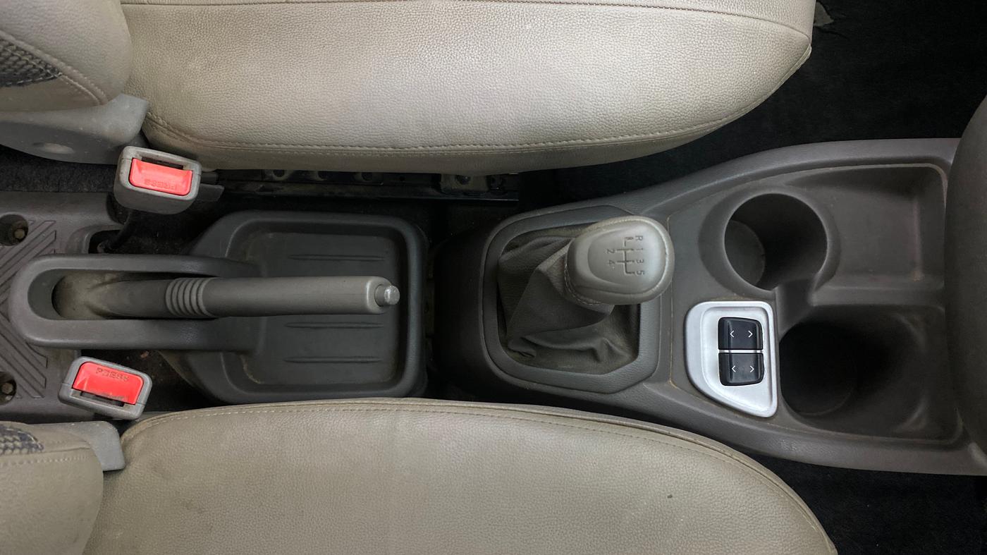 2017 Datsun Redi Go T (O), Petrol, Manual, 1,16,071 km, Gear Lever