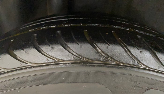 2012 Ford Figo TITANIUM 1.2 PETROL, Petrol, Manual, 67,486 km, Right Rear Tyre Tread