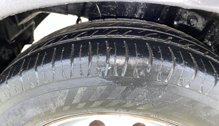 2017 Hyundai Eon ERA +, Petrol, Manual, 30,745 km, Right Rear Tyre Tread