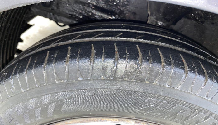 2017 Hyundai Eon ERA +, Petrol, Manual, 30,745 km, Left Front Tyre Tread