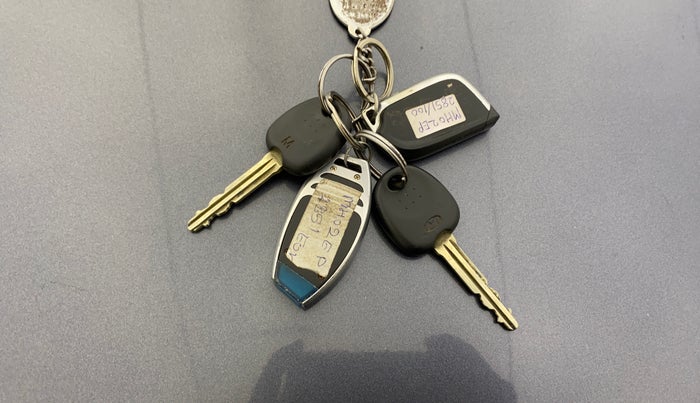 2017 Hyundai Eon ERA +, Petrol, Manual, 30,745 km, Key Close Up