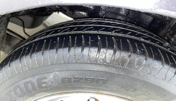 2017 Hyundai Eon ERA +, Petrol, Manual, 30,745 km, Left Rear Tyre Tread