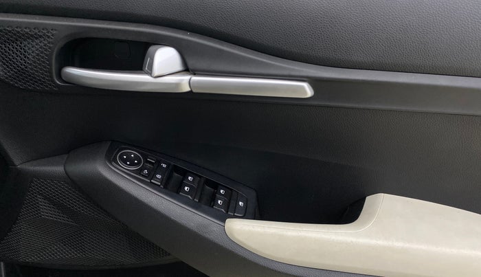 2022 KIA SELTOS HTK PLUS 1.5 IMT, Petrol, Manual, 46,999 km, Driver Side Door Panels Control