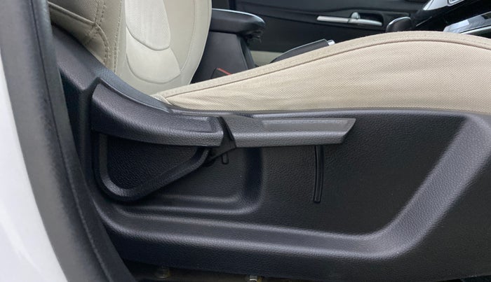 2022 KIA SELTOS HTK PLUS 1.5 IMT, Petrol, Manual, 46,999 km, Driver Side Adjustment Panel