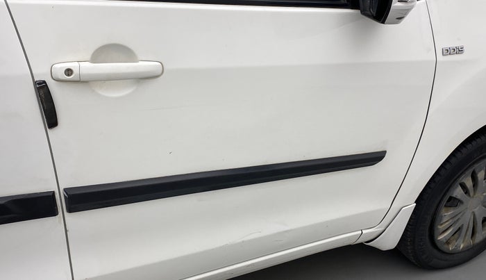 2016 Maruti Ertiga VDI SHVS, Diesel, Manual, 97,166 km, Driver-side door - Minor scratches