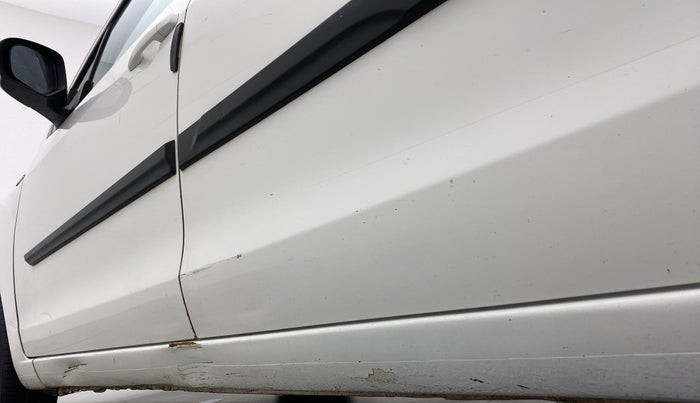 2016 Maruti Ertiga VDI SHVS, Diesel, Manual, 97,166 km, Left running board - Slightly dented