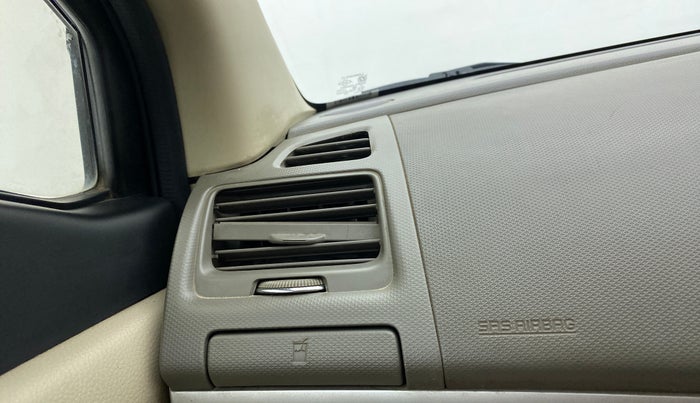 2016 Maruti Ertiga VDI SHVS, Diesel, Manual, 97,166 km, AC Unit - Front vent has minor damage