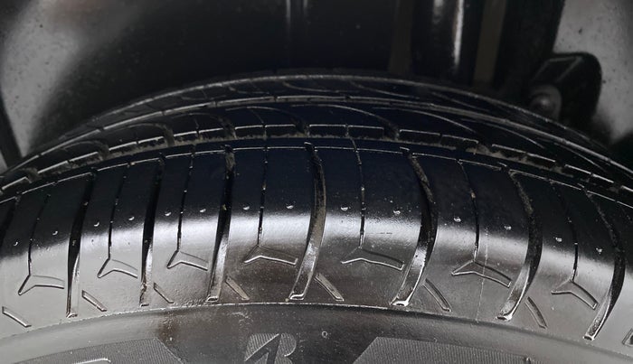 2016 Maruti Ertiga VDI SHVS, Diesel, Manual, 97,166 km, Left Rear Tyre Tread