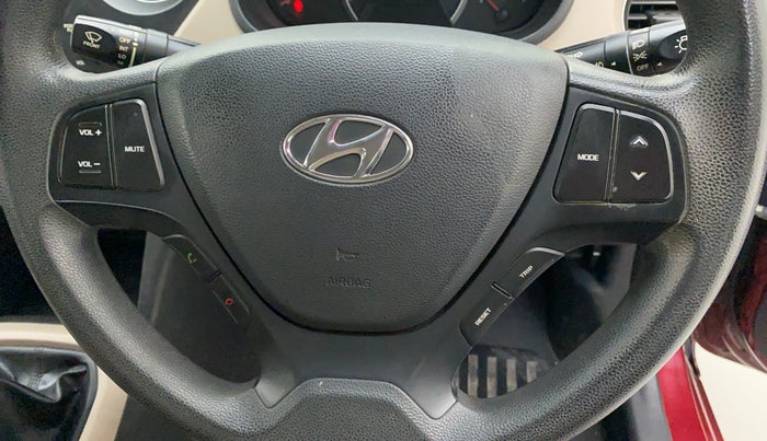 2016 Hyundai Grand i10 SPORTZ 1.2 KAPPA VTVT, Petrol, Manual, 32,845 km, Steering wheel - Sound system control not functional