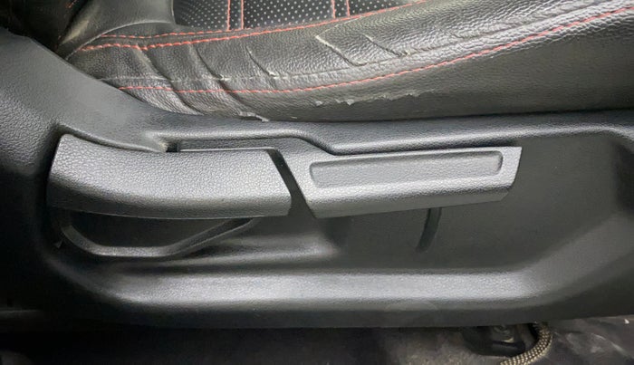 2021 Hyundai VENUE SX 1.5 CRDI, Diesel, Manual, 40,079 km, Driver Side Adjustment Panel