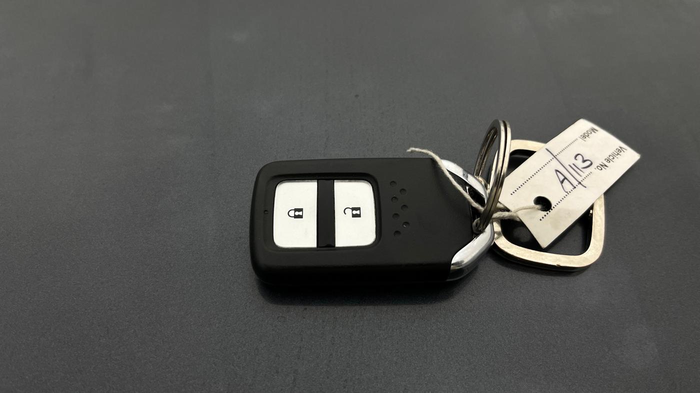 2024 Honda ELEVATE V MT, Petrol, Manual, 39,205 km, Key Close Up