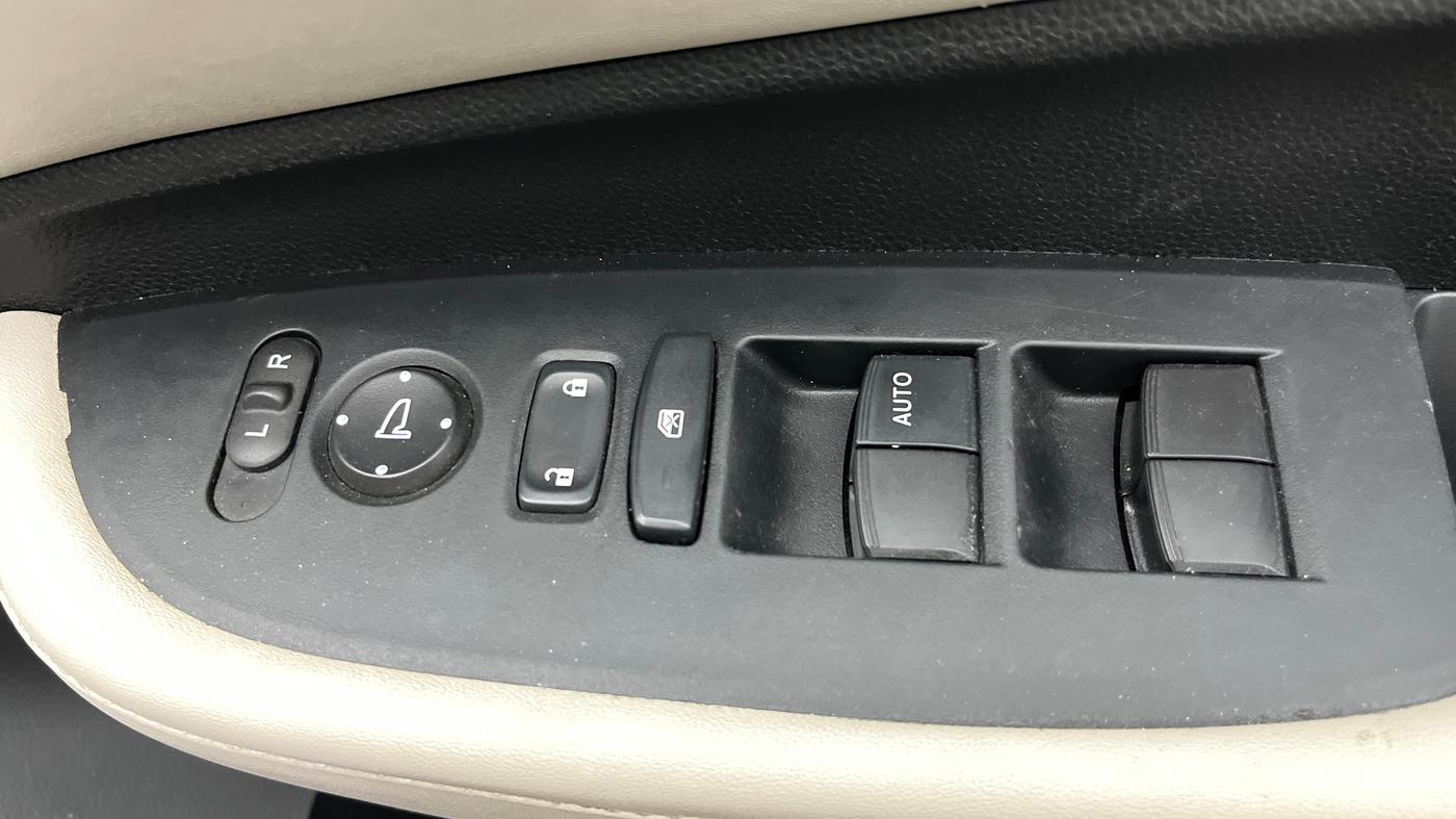 2024 Honda ELEVATE V MT, Petrol, Manual, 39,205 km, Driver Side Door Panels Control
