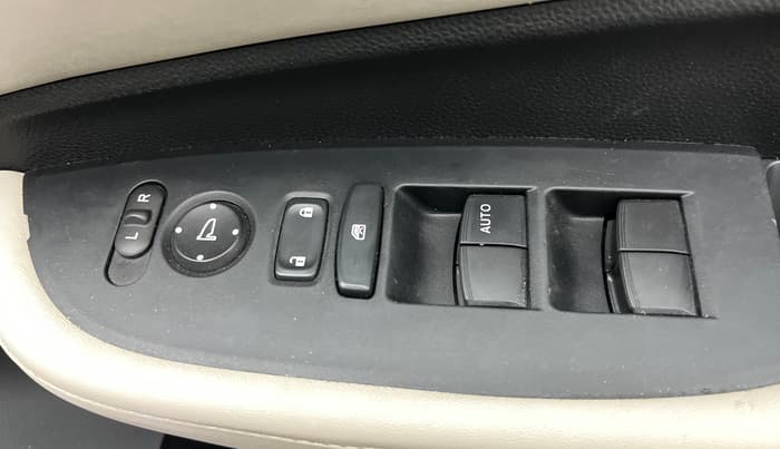 2024 Honda ELEVATE V MT, Petrol, Manual, 39,205 km, Driver Side Door Panels Control