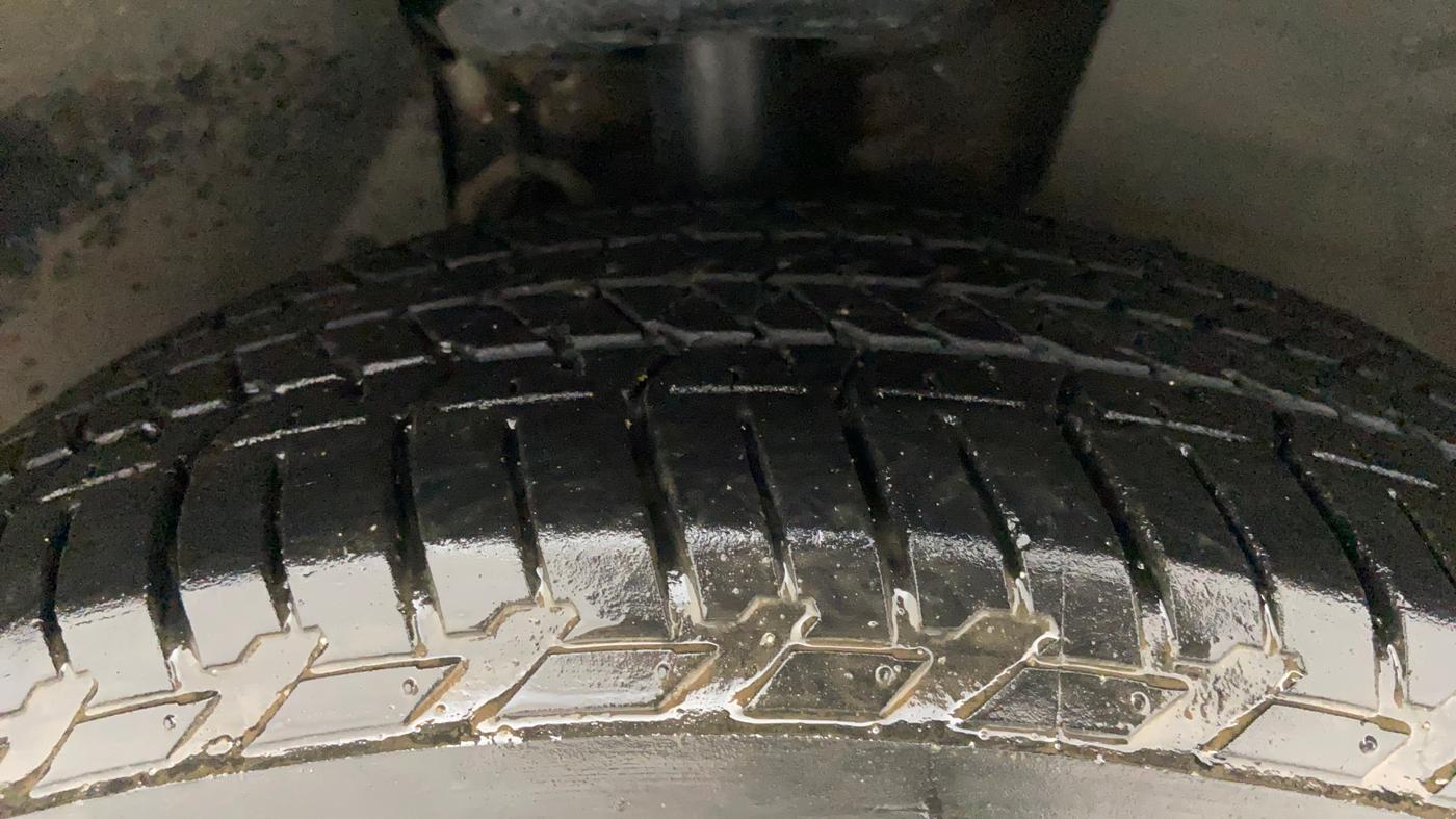 2017 Mahindra XUV500 W10 1.99, Diesel, Manual, 59,585 km, Right Front Tyre Tread