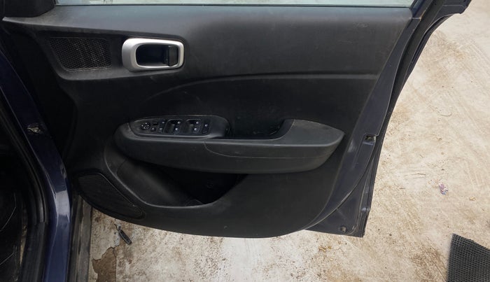 2020 Hyundai VENUE SX 1.0 TURBO, Petrol, Manual, 88,104 km, Driver Side Door Panels Control