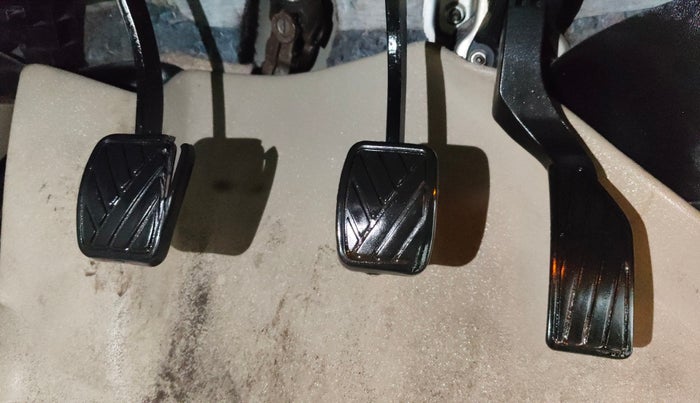 2017 Maruti Ciaz ZETA DIESEL 1.3, Diesel, Manual, 1,11,198 km, Pedals