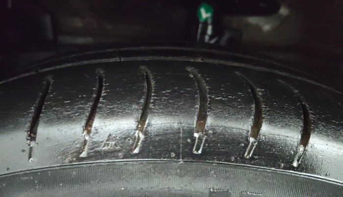 2017 Maruti Ciaz ZETA DIESEL 1.3, Diesel, Manual, 1,11,198 km, Left Front Tyre Tread