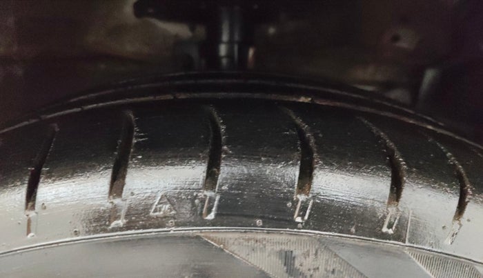 2017 Maruti Ciaz ZETA DIESEL 1.3, Diesel, Manual, 1,11,198 km, Right Front Tyre Tread