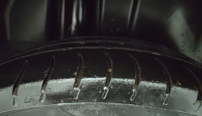 2017 Maruti Ciaz ZETA DIESEL 1.3, Diesel, Manual, 1,11,198 km, Right Rear Tyre Tread