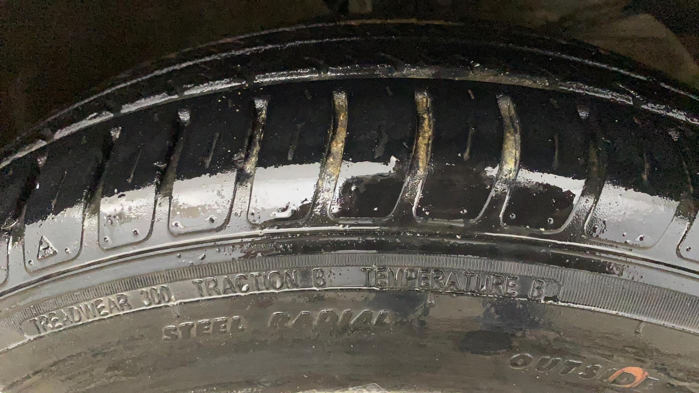 2018 Maruti Swift VXI, Petrol, Manual, 49,766 km, Right Front Tyre Tread