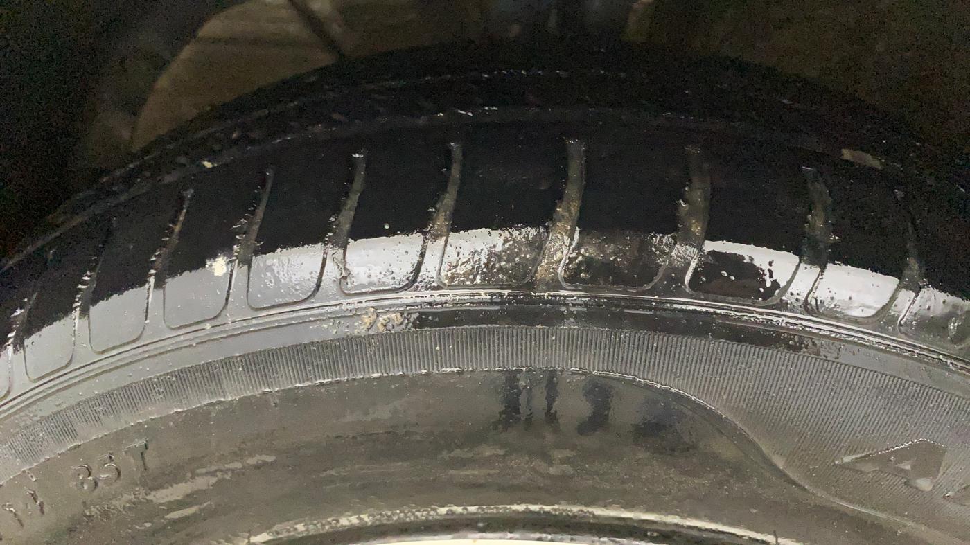 2018 Maruti Swift VXI, Petrol, Manual, 49,766 km, Left Front Tyre Tread