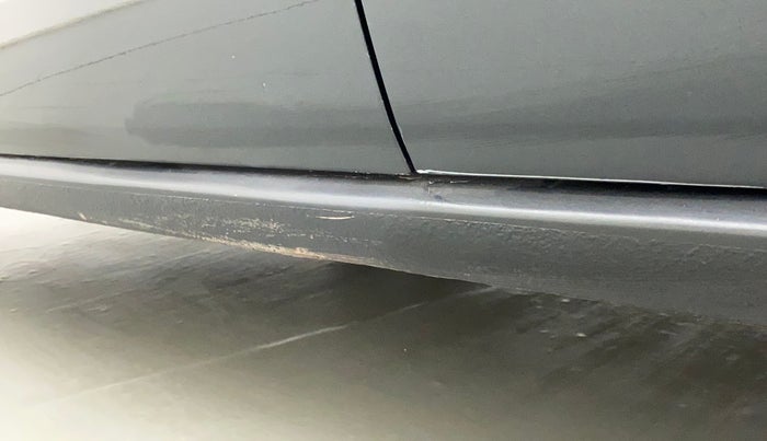2017 Volkswagen Ameo HIGHLINE1.2L PLUS 16 ALLOY, Petrol, Manual, 92,170 km, Left running board - Minor scratches