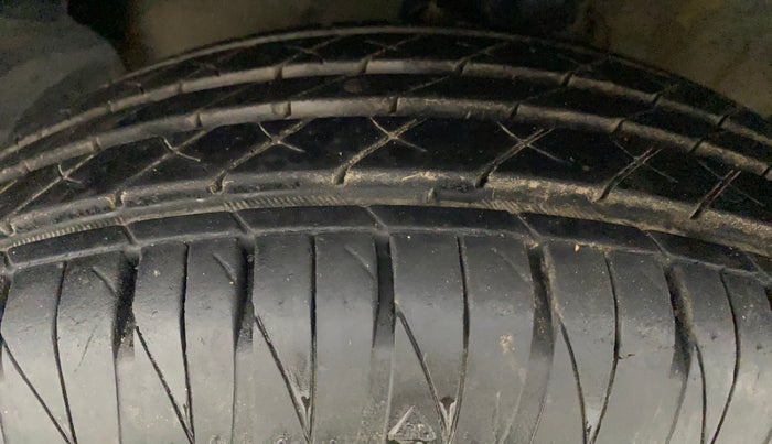 2011 Hyundai i20 MAGNA (O) 1.2, Petrol, Manual, 34,786 km, Left Front Tyre Tread
