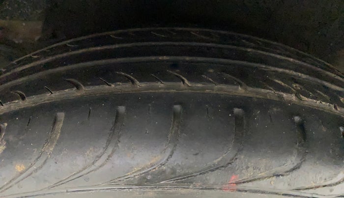 2011 Hyundai i20 MAGNA (O) 1.2, Petrol, Manual, 34,786 km, Right Rear Tyre Tread