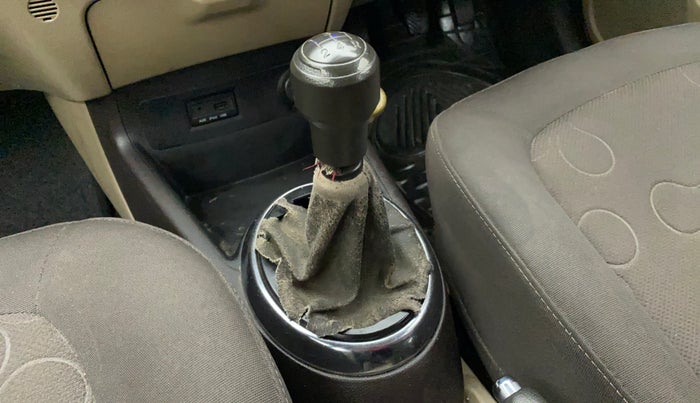 2011 Hyundai i20 MAGNA (O) 1.2, Petrol, Manual, 34,786 km, Gear lever - Boot cover slightly torn