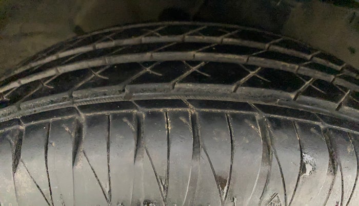 2011 Hyundai i20 MAGNA (O) 1.2, Petrol, Manual, 34,786 km, Right Front Tyre Tread