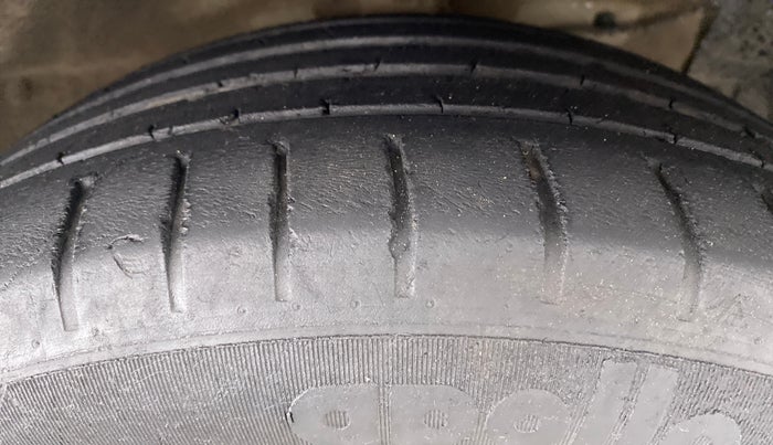 2017 Maruti Ciaz 1.4 S, Petrol, Manual, 33,792 km, Right Front Tyre Tread