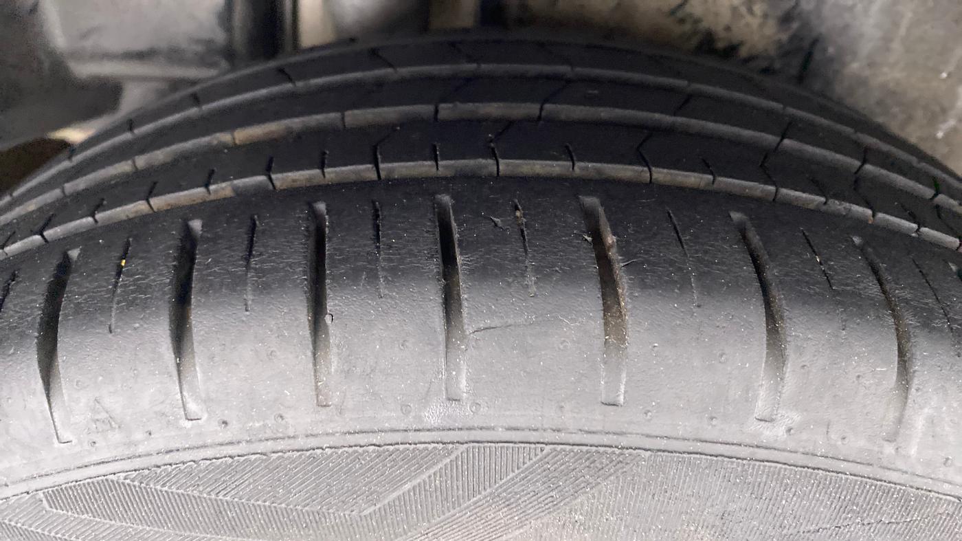 2017 Maruti Ciaz 1.4 S, Petrol, Manual, 33,792 km, Right Rear Tyre Tread