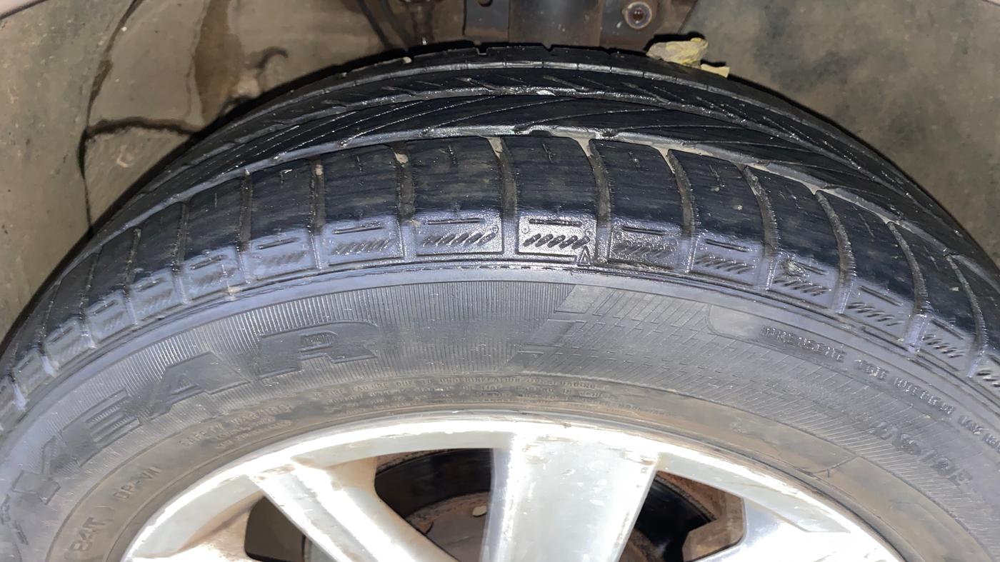 2015 Volkswagen Vento HIGHLINE 1.6 MPI, Petrol, Manual, 51,304 km, Right Front Tyre Tread