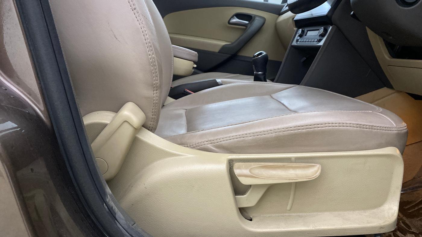 2015 Volkswagen Vento HIGHLINE 1.6 MPI, Petrol, Manual, 51,304 km, Driver Side Adjustment Panel