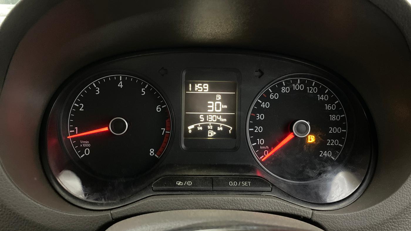 2015 Volkswagen Vento HIGHLINE 1.6 MPI, Petrol, Manual, 51,304 km, Odometer Image