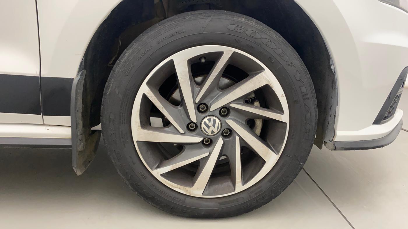 2021 Volkswagen Polo COMFORTLINE 1.0L TSI, Petrol, Manual, 47,415 km, Right Front Wheel