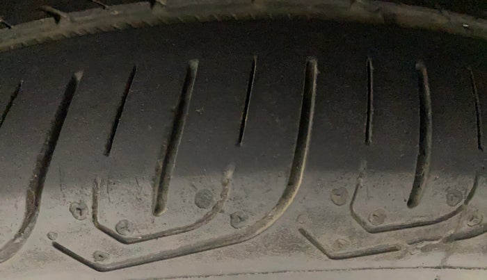 2021 Volkswagen Polo COMFORTLINE 1.0L TSI, Petrol, Manual, 47,415 km, Left Front Tyre Tread