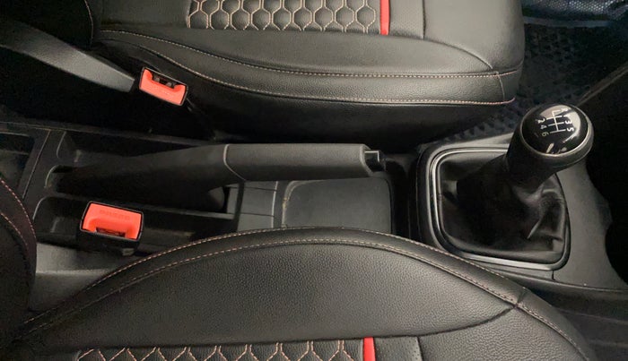 2021 Volkswagen Polo COMFORTLINE 1.0L TSI, Petrol, Manual, 47,415 km, Gear Lever