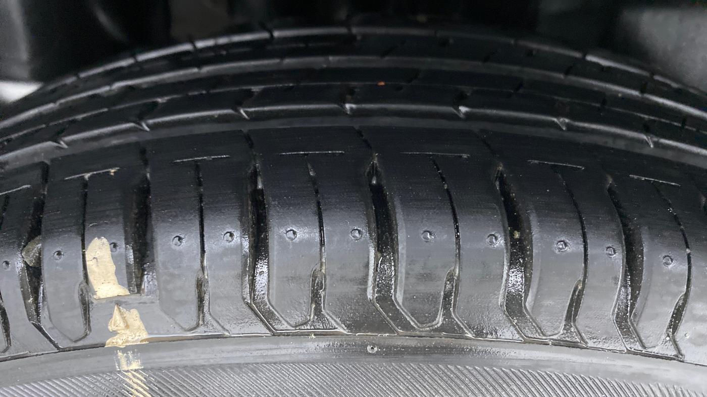 2021 Maruti Swift VXI D, Petrol, Manual, 8,807 km, Right Rear Tyre Tread