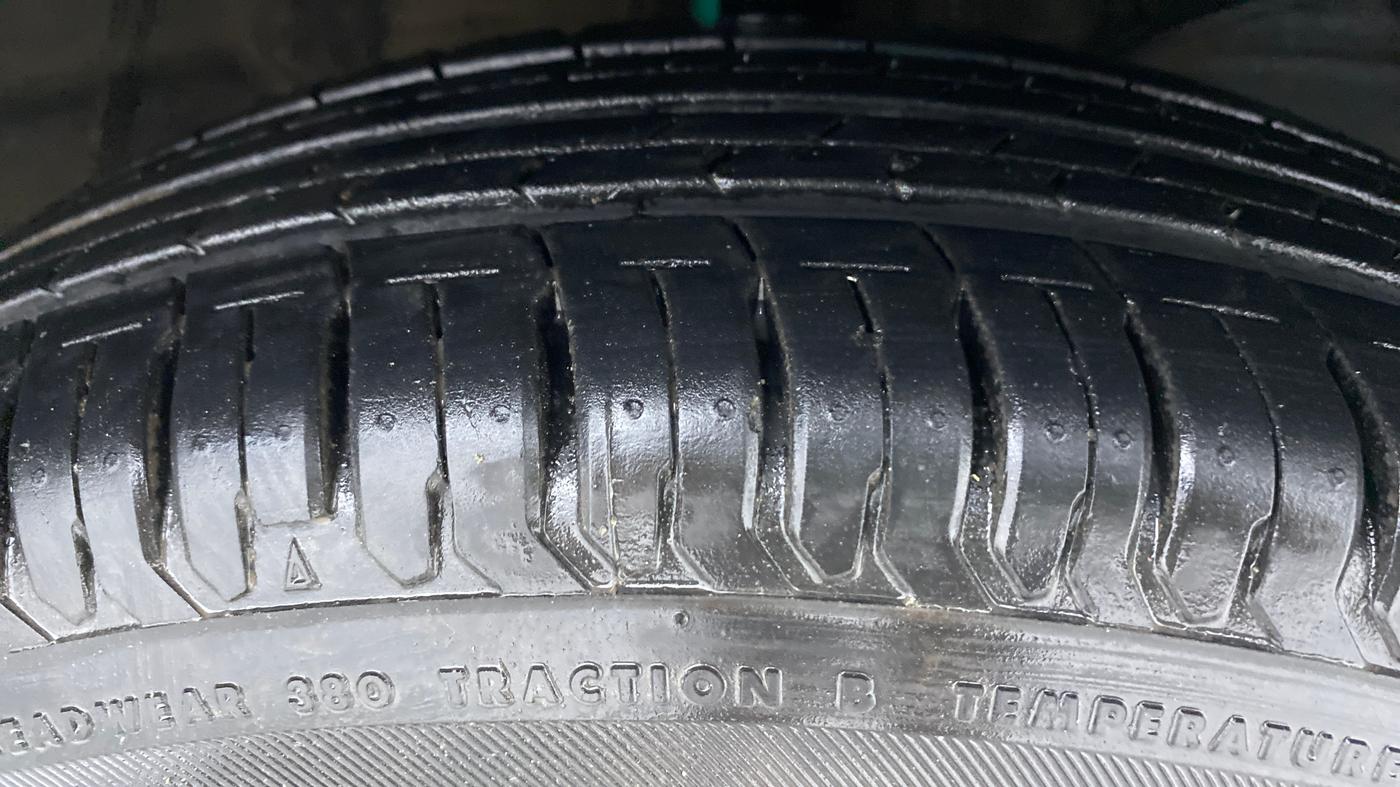 2021 Maruti Swift VXI D, Petrol, Manual, 8,807 km, Right Front Tyre Tread