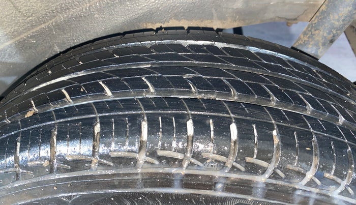 2014 Maruti Wagon R 1.0 VXI, Petrol, Manual, 22,960 km, Left Rear Tyre Tread