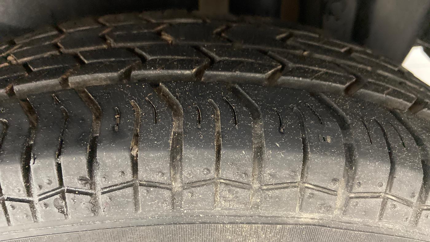 2017 Maruti Swift Dzire VXI, Petrol, Manual, 28,249 km, Left Rear Tyre Tread