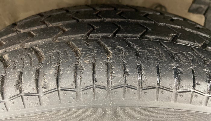 2017 Maruti Swift Dzire VXI, Petrol, Manual, 28,249 km, Right Front Tyre Tread
