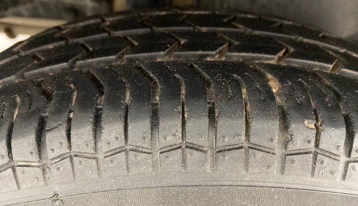 2017 Maruti Swift Dzire VXI, Petrol, Manual, 28,249 km, Right Rear Tyre Tread