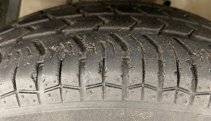 2017 Maruti Swift Dzire VXI, Petrol, Manual, 28,249 km, Left Front Tyre Tread