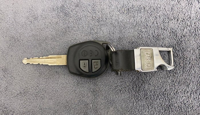 2017 Maruti Dzire VXI, Petrol, Manual, 90,390 km, Key Close Up