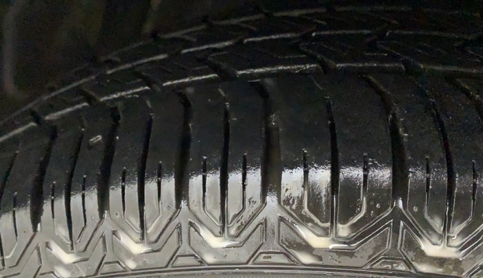 2017 Maruti Dzire VXI, Petrol, Manual, 90,390 km, Right Front Tyre Tread