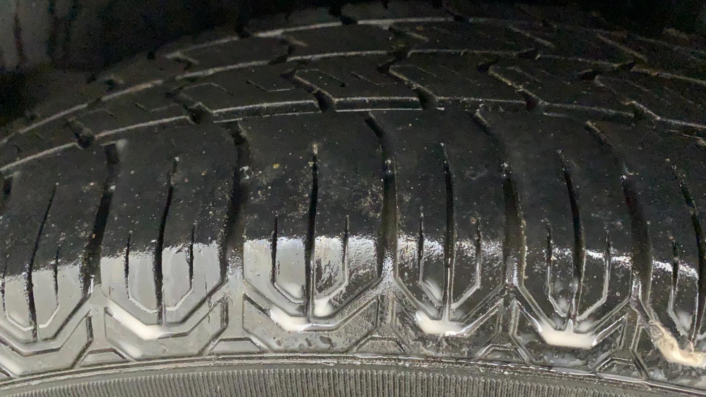 2017 Maruti Dzire VXI, Petrol, Manual, 90,390 km, Left Rear Tyre Tread
